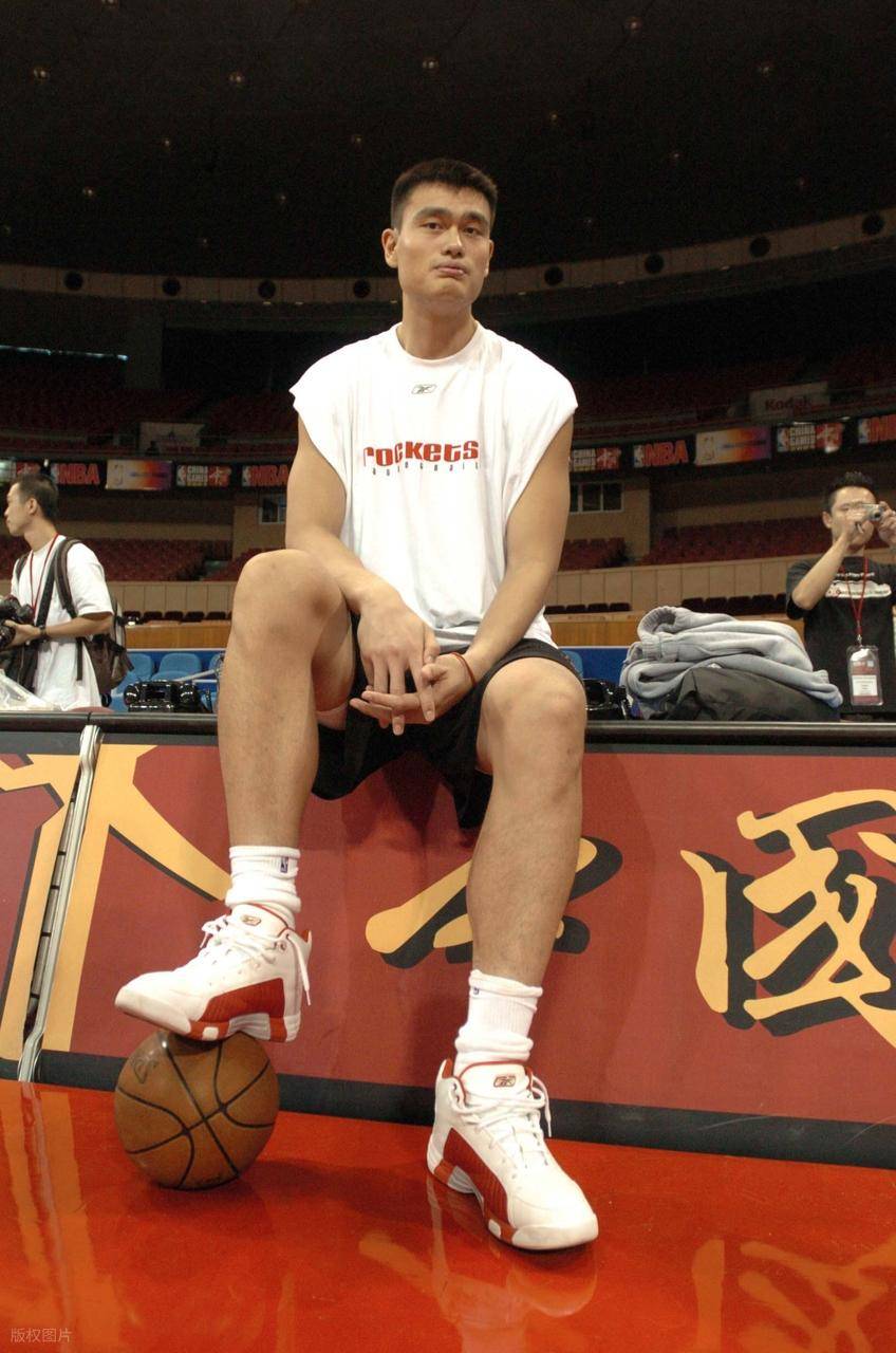 包含姚明受邀赴美观看NBA季后赛，与球员互动交流的词条