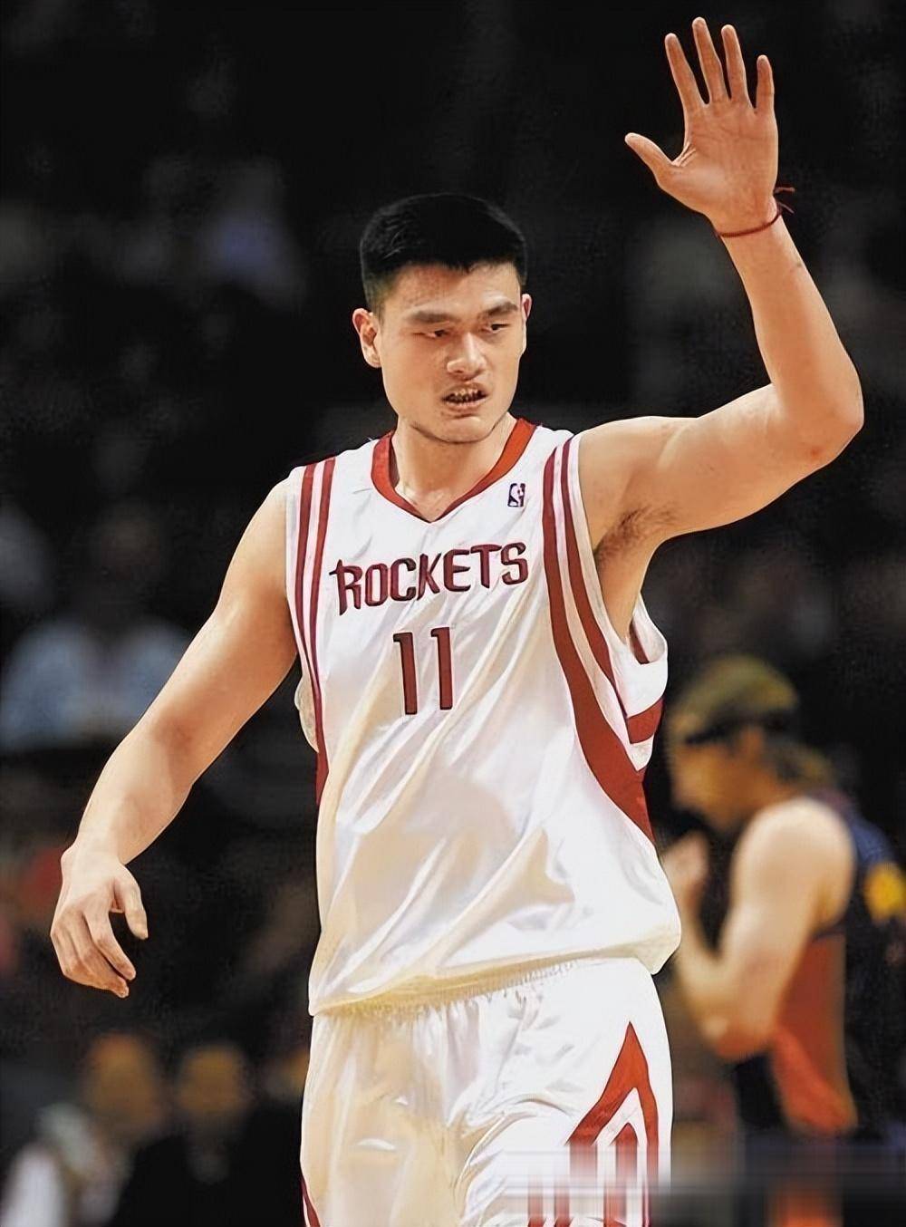 包含姚明受邀赴美观看NBA季后赛，与球员互动交流的词条