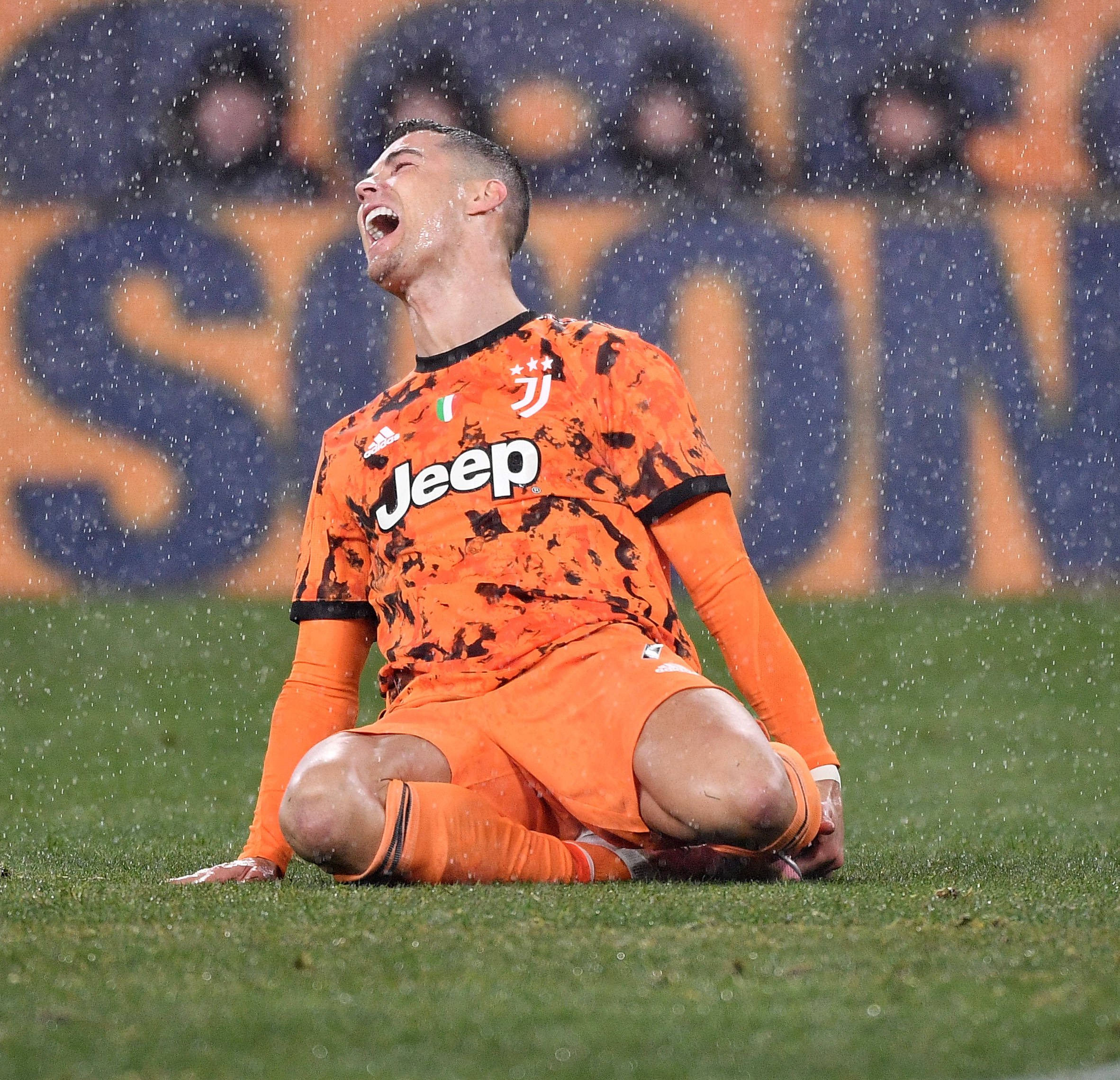 尤文图斯客场2-0击败桑普多利亚,继续领跑积分榜 尤文图斯客场2-0击败桑普多利亚,继续领跑积分榜