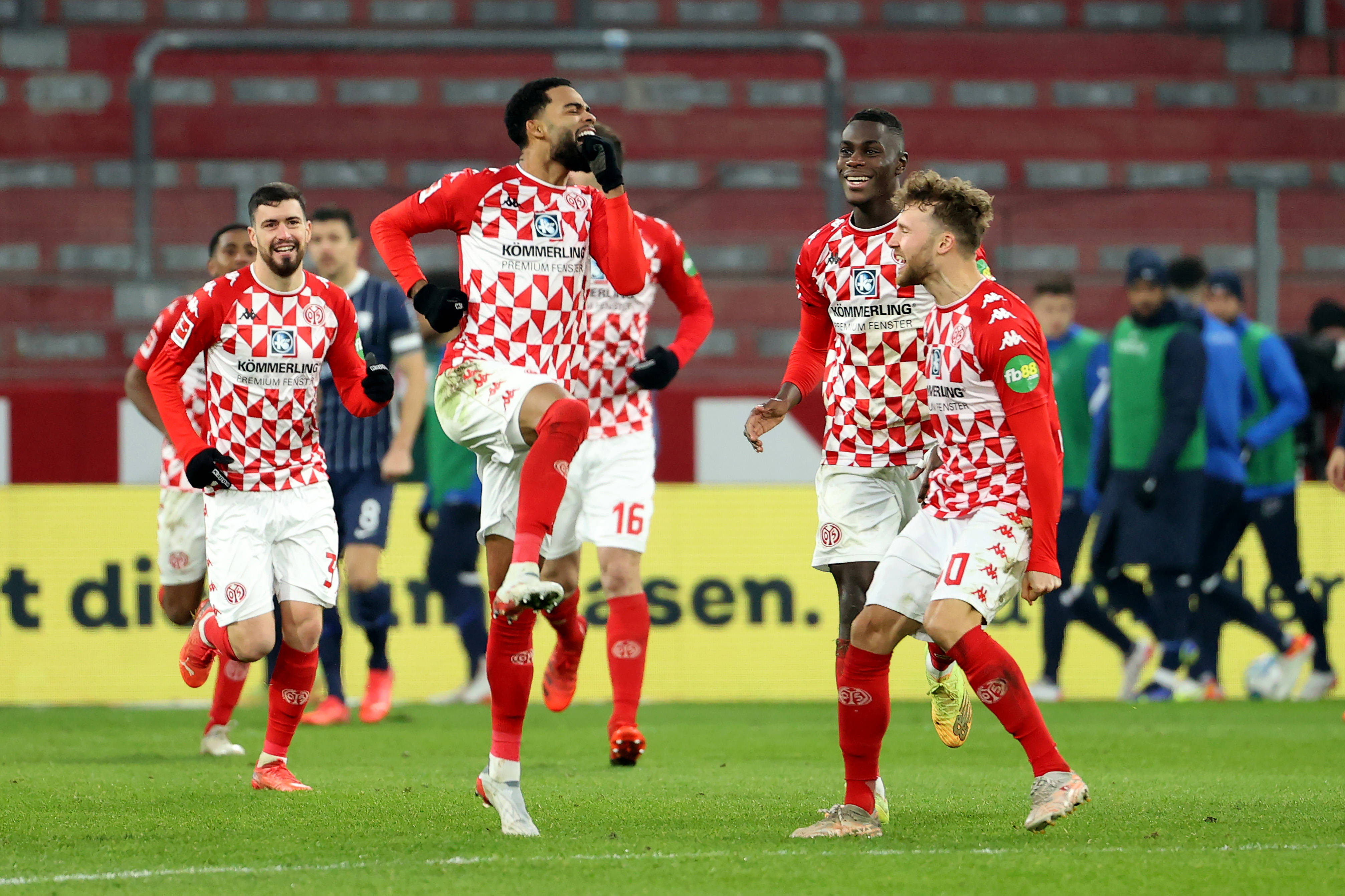 拜仁慕尼黑遭遇尴尬失利,德甲榜首位置陷入动荡的简单介绍 拜仁慕尼黑遭遇尴尬失利,德甲榜首位置陷入动荡的简单介绍