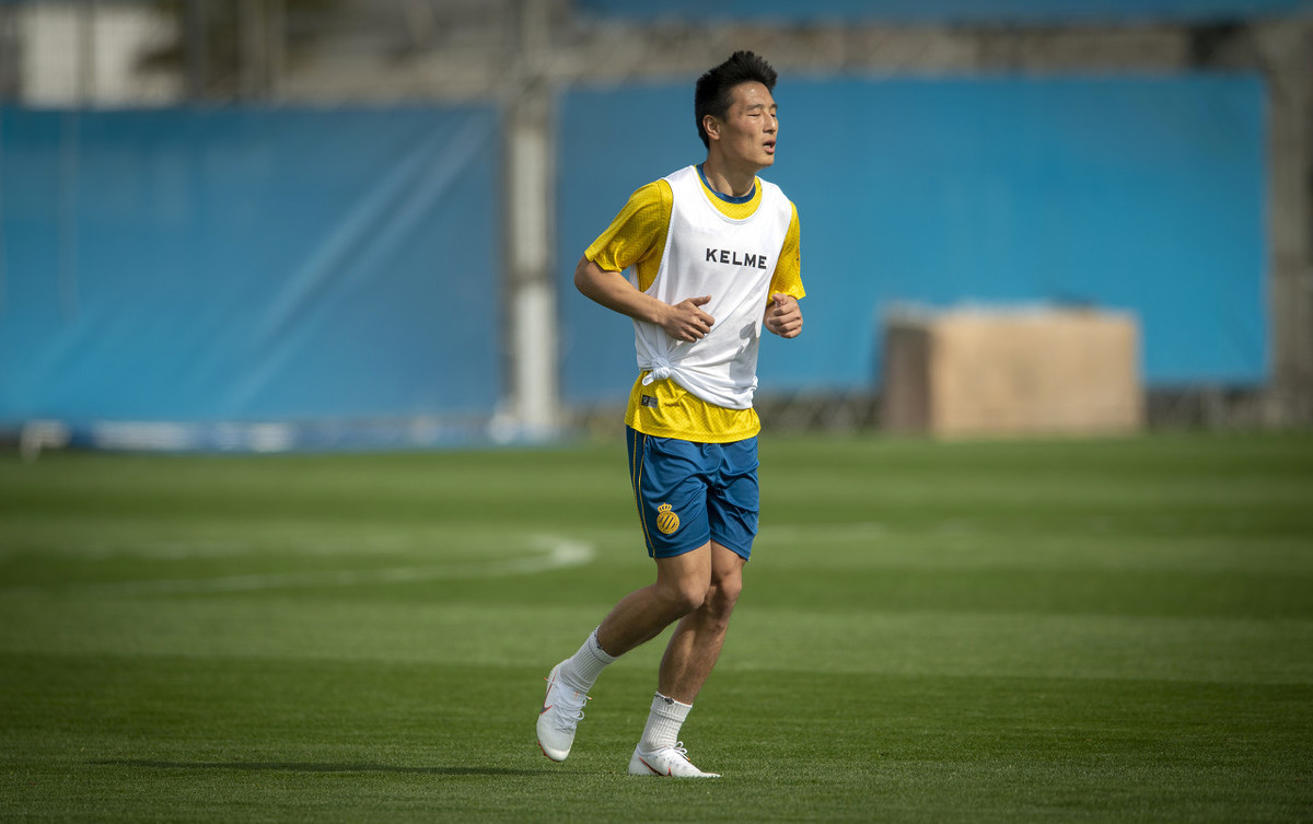 客场夺冠帕德博恩，豪取三分