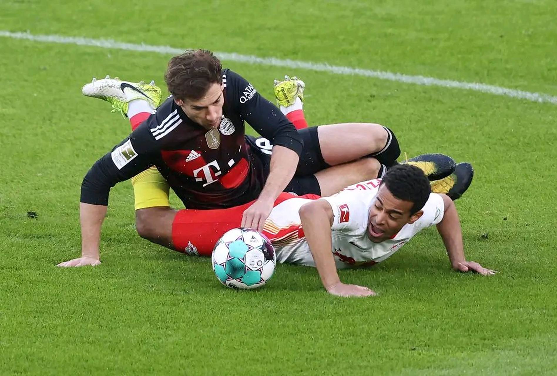 拜仁慕尼黑3-0击败RB莱比锡，提前四轮夺得德甲冠军